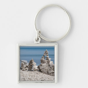 Llavero EE. UU., Michigan. Torres de piedra en la playa