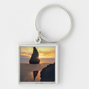 Llavero EE. UU., Oregón. Formación rocosa al atardecer