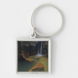 Llavero EE. UU., Utah, Parque Nacional Zion. Keyhole Fall