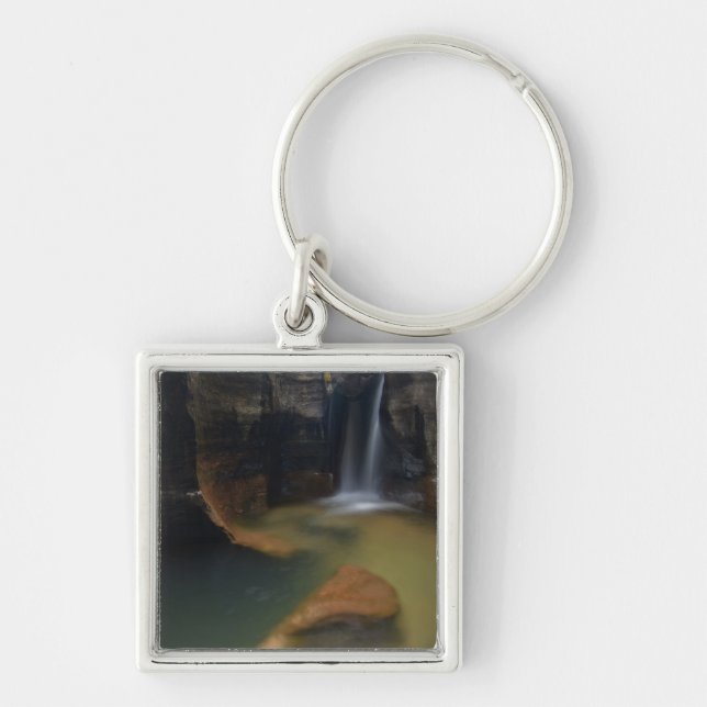 Llavero EE. UU., Utah, Parque Nacional Zion.  Keyhole Fall (Frente)