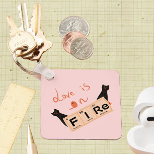 Llavero El amor está en llamas Keychain divertida