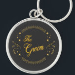 Llavero El Boda de Oro Groom Elegante Personalización Mode<br><div class="desc">El Boda de Oro de Groom Elegant Modern Personalize Keychain es genial para que el Groom To Be lo use y regale como favores. También hace un buen regalo para el Groom.</div>