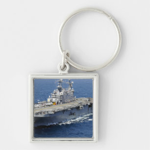 Llavero El buque de asalto anfibio USS Peleliu
