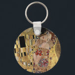 Llavero El detalle del beso de Gustav Klimt (alrededor de<br><div class="desc">Una obra de arte clásica que ha pasado al dominio público y hace regalos maravillosos y otros productos. Una de las obras más famosas de Gustav Klimt, The Kiss, con un uso destacado de la hoja de oro, se inspiró en el estilo ornamentado de mosaicos antiguos. Klimt (1862-1918) fue uno...</div>