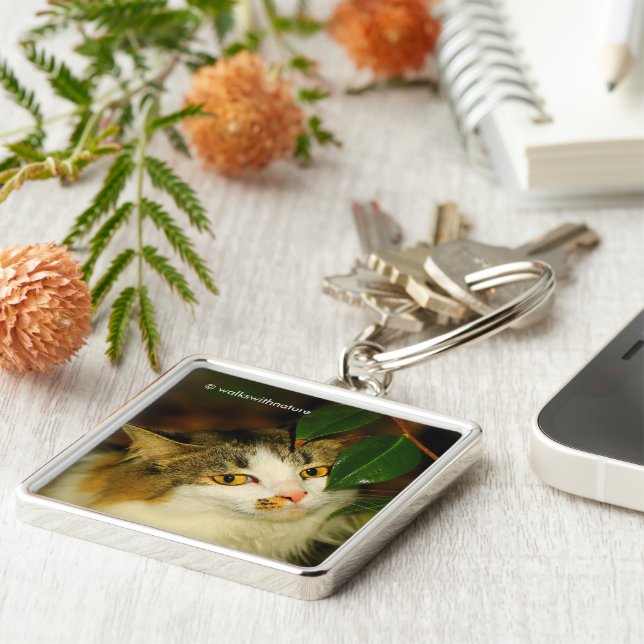 Llavero El gato caprichoso y la hoja de camelia (Lado)