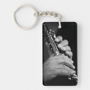Llavero El gitano juega flauta en blanco y negro