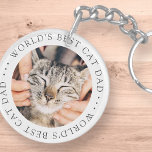 Llavero El mejor gato del mundo: fotografía Personalizado<br><div class="desc">Este diseño simple y clásico está compuesto por tipografía de la síspera y agrega una foto personalizado.</div>