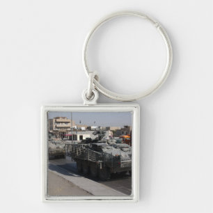 Llavero el patrullar de los soldados