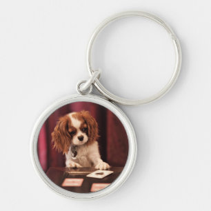 Llavero El perrito juega a tarjetas