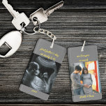 Llavero El primer papá del día del padre será gris 2 foto<br><div class="desc">Cadena de fotos para el primer día del padre de un futuro. La plantilla de fotos está configurada para que añadas 2 de tus imágenes favoritas, que se imprimen una en cada lado, en formato cuadrado/instagram. Podrías añadir fotos de maternidad o imagen de sonograma/ultrasonido. La redacción es totalmente editable y...</div>