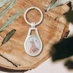 Llavero El verdadero amor para la foto del bebé Día de la<br><div class="desc">Personalizar tu propia cadena de fotos del Día de la Madre con nuestro elegante diseño "True Love". ¡Simplemente agrega tus fotos favoritas de tu bebé para hacer este regalo extra personal y significativo para la nueva madre en tu vida! Con su escritura atemporal y su mensaje sincero, este llavero es...</div>