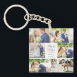 Llavero Elegante Collage de fotos de parejas recién casada<br><div class="desc">Este hermoso regalo de la cadena de teclas keepsake de la pareja recién casada presenta un diseño elegante de 6 fotos bodas sobre un fondo blanco con los nombres, ubicación y fecha de la pareja casada. Un maravilloso regalo de fotos conmemorativas para que tu esposa o esposo lo atesoren para...</div>