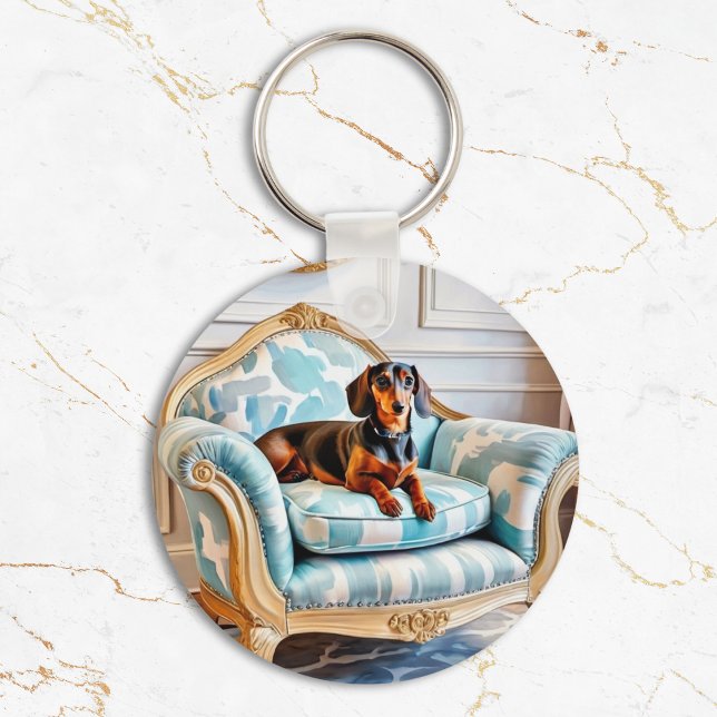 Llavero Elegante Dachshund en un sillón de lujo monogramad (An elegant keyring for sausage dog lovers, with a picture of a dachshund lying on a luxurious chair)