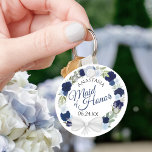 Llavero Elegante doncella floral azul de corona de honor B<br><div class="desc">Este llavero está diseñado como un regalo de agradecimiento para la doncella de honor de su boda. El elegante diseño de la moda boho es una decoración rústica de acuarela pintada a mano con una corona de rosas y flores en tonos azul polvoriento, marina e índigo. El texto está escrito...</div>