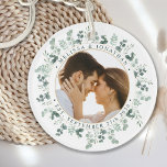 Llavero Elegante foto Boda Eucalyptus Personalizado<br><div class="desc">Añada el toque final a su boda con la cadena de teclas del boda de energía botánica de personalizado eucalipto. Perfecto como favores de boda para todos sus invitados. Personalizar estos favores de boda con tu foto boda favorita, foto recién casada, y personaliza con nombre y fecha. Vea nuestra colección...</div>