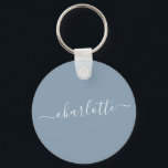 Llavero Elegante guión azul turbio nombre moderno personal<br><div class="desc">Elegante Dusty Blue Script Name Personalized Keychain</div>