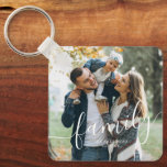 Llavero Elegante guión de foto Personalizado "familiar"<br><div class="desc">Agrega tu foto favorita de tus últimas vacaciones,  boda o ocasión especial.</div>