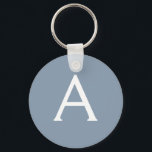 Llavero Elegante Monograma moderno Minimalista azul turbio<br><div class="desc">Presentamos nuestra Dusty Blue Minimalista Monogram Elegant Collection: Eleva tu estilo con sofisticación y encanto intemporal. Nuestra colección presenta diseños minimalistas en un suave y polvoriento matiz azul, realzados con elegantes monogramas adaptados a su gusto personal. Desde la papelería refinada hasta los accesorios versátiles, cada pieza de nuestra colección está...</div>