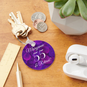 Llavero Elegante morado 55 y retiro jubilado