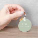 Llavero Elegante Profesional Simple Monograma Minimalista<br><div class="desc">Presentamos nuestra Elegante Colección Minimalista Profesional Simple Monograma: Eleva tu estilo con sofisticación atemporal y elegancia subestimada. Esta colección, elaborada con meticulosa atención a los detalles, presenta diseños minimalistas adornados con su monograma personalizado. Cada pieza exuda profesionalismo y refinamiento, perfecto para dar una impresión duradera en cualquier entorno. Desde la...</div>