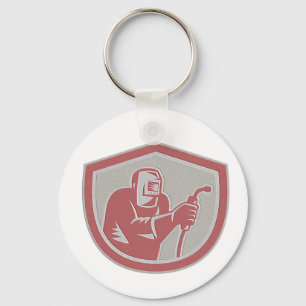 Llavero Empleador de soldadura metálica que sostiene un ca