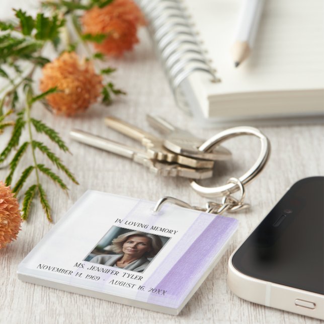 Llavero En el recuerdo amoroso morado del funeral (Frente Derecha)
