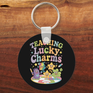 Llavero Enseñando Lucky Charms al profesor el día de San P