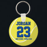 Llavero Equipo deportivo de la escuela número jugador de t<br><div class="desc">Un pasador perfecto para los aficionados al deporte,  los atletas,  los jugadores,  el entrenador o el capitán del equipo de tenis. Puedes personalizar la redacción para que se ajuste a cualquier evento con este tema deportivo,  ya sea cumpleaños,  celebración de campeonato o fiesta ganador.</div>