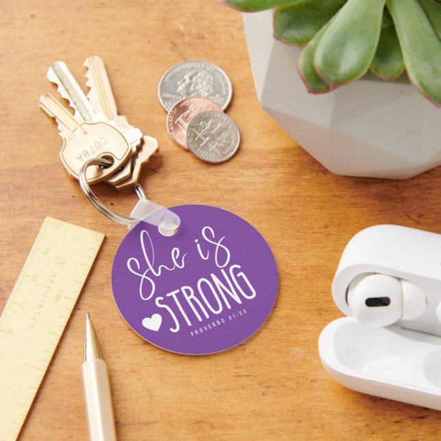 Llavero Es proverbios fuertes 31:25 Keychain Metalizado de (Escritorio )