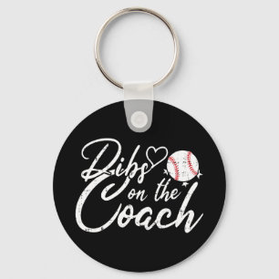 Llavero Esposa de Entrenador de Béisbol Reclama al Entrena
