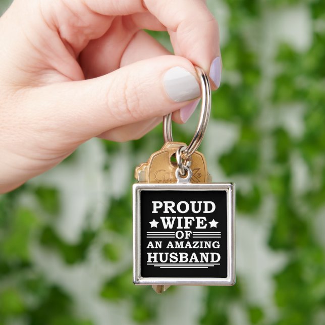 Llavero esposa orgullosa de un marido increíble (Mano)