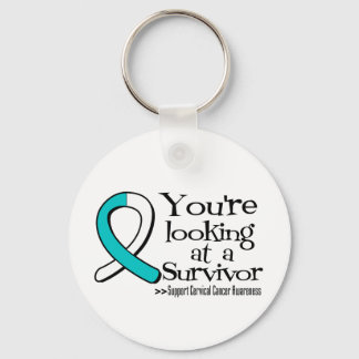 Llavero Está mirando a una sobreviviente de cáncer cervica