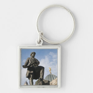 Llavero Estatua con cúpula de cristal en el edificio de K