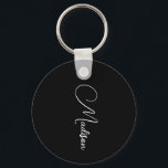 Llavero Estilo de escritura moderna Nombre de guión negro<br><div class="desc">Una cadena de teclas de nombre de guión simple y elegante con tipografía en blanco sobre negro. estilo minimalista.</div>