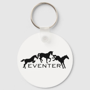 Llavero Eventer con tres caballos de salto