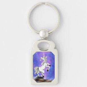 Llavero fantasía pintando unicornio blanco parado en una r