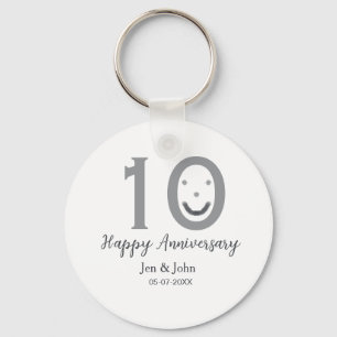 Llavero Feliz 10° aniversario fecha gris emoji negrita