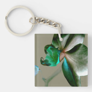 Llavero Flor artística en tonos azules, verdes y grises