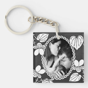 Llavero Flor Ovalada en Blanco y Negro con Foto Personaliz