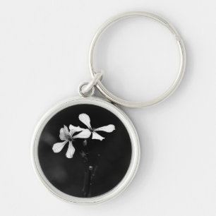 Llavero floral en blanco y negro minimalista