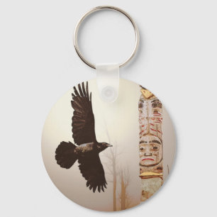 Llavero Flying Raven & Totem-Pole Fantasy Art