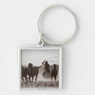 Llavero Foto blanco y negro de los caballos de un Lassoing