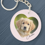 Llavero Foto de perro mascota dentro del corazón con nombr<br><div class="desc">Anillo de claves en color rosa o personalizado con la foto de sus mascotas dentro de un corazón con el nombre en un tipo de letra manuscrito.</div>