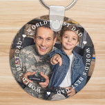 Llavero Foto del mejor padre moderno del mundo<br><div class="desc">¡El mejor papá del mundo! Sorprende a tu papá ya sea el Día del Padre, Navidades, su cumpleaños, o solamente porque con una cadena de fotos de un personalizado . Ahora puede llevar a sus hijos con él a donde vaya. ¡Un deber para cada padre! DERECHOS RESERVADOS © 2020 Judy...</div>