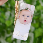Llavero Foto personalizado<br><div class="desc">¡La foto de tu bebé en un llavero! Sube tu propia imagen para crear tu cadena de claves para ti mismo o como regalo a la familia,  amigos,  padres y abuelos! La palabra amor en un guión de verificación aparece sobre tu foto.</div>