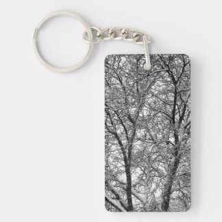 Llavero Fotografía de ramas de árbol con nieve de invierno