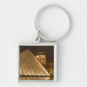 Llavero Francia, París. El Louvre al anochecer. Crédito 2