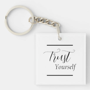 Llavero Frase de 'Confiar en ti mismo' con letra negra