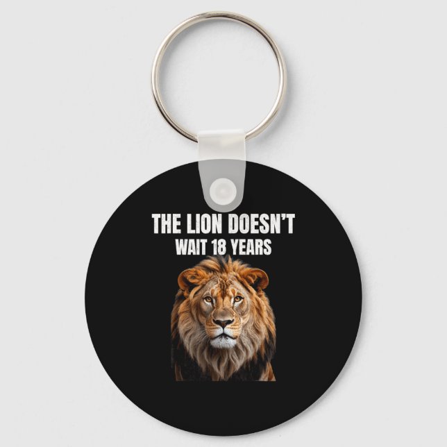 Llavero Funny Quotes The Lion Doesn't Wait 18 Years Men  (Anverso)