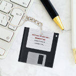Llavero Funny Retro 80s Computer Floppy Disk Keychain<br><div class="desc">Embarque en un caprichoso camino por el carril de la memoria con nuestra llavera de disquetes de personalizable, transportándolo directamente de vuelta a la vibrante e icónica era de los 80! Imagínate paseando por las calles del pasado repletas de nostalgia, cada paso resonaba con la contagiosa energía y el encanto...</div>